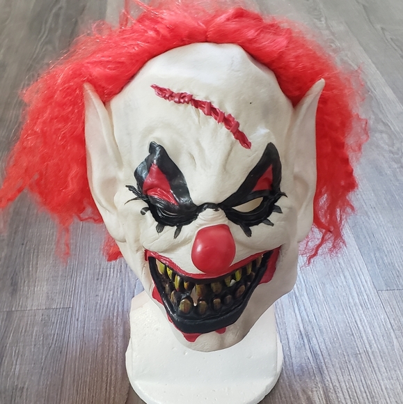 Kid's scary clown mask ages 8 to 10 - Picture 2 of 3